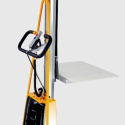 E150 Light Duty Electric Stacker